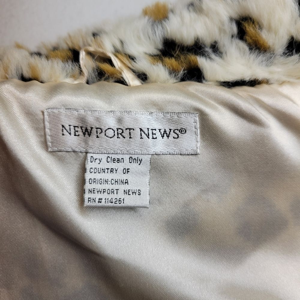 Newport News Y2K or 90s Leopard Print Faux Fur Cape with Bow - Picture 9 of 12